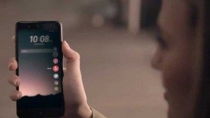 HTC U هاتف ذكي بإطار جانبي مزود بحساسات