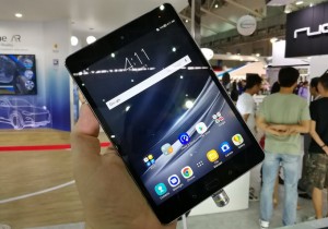 أسوس تكشف عن اللوحي ZenPad 3S 8.0 بذاكرة عشوائية 4 غيغابايت أسوس تكشف عن اللوحي ZenPad 3S 8.0 بذاكرة عشوائية 4 غيغابايت