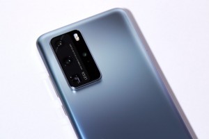هواوي استخدمت صور كاميرا DSLR بسعر 3,000 دولار على أنها صور P40 للترويج لهاتفها هواوي استخدمت صور كاميرا DSLR بسعر 3,000 دولار على أنها صور P40 للترويج لهاتفها